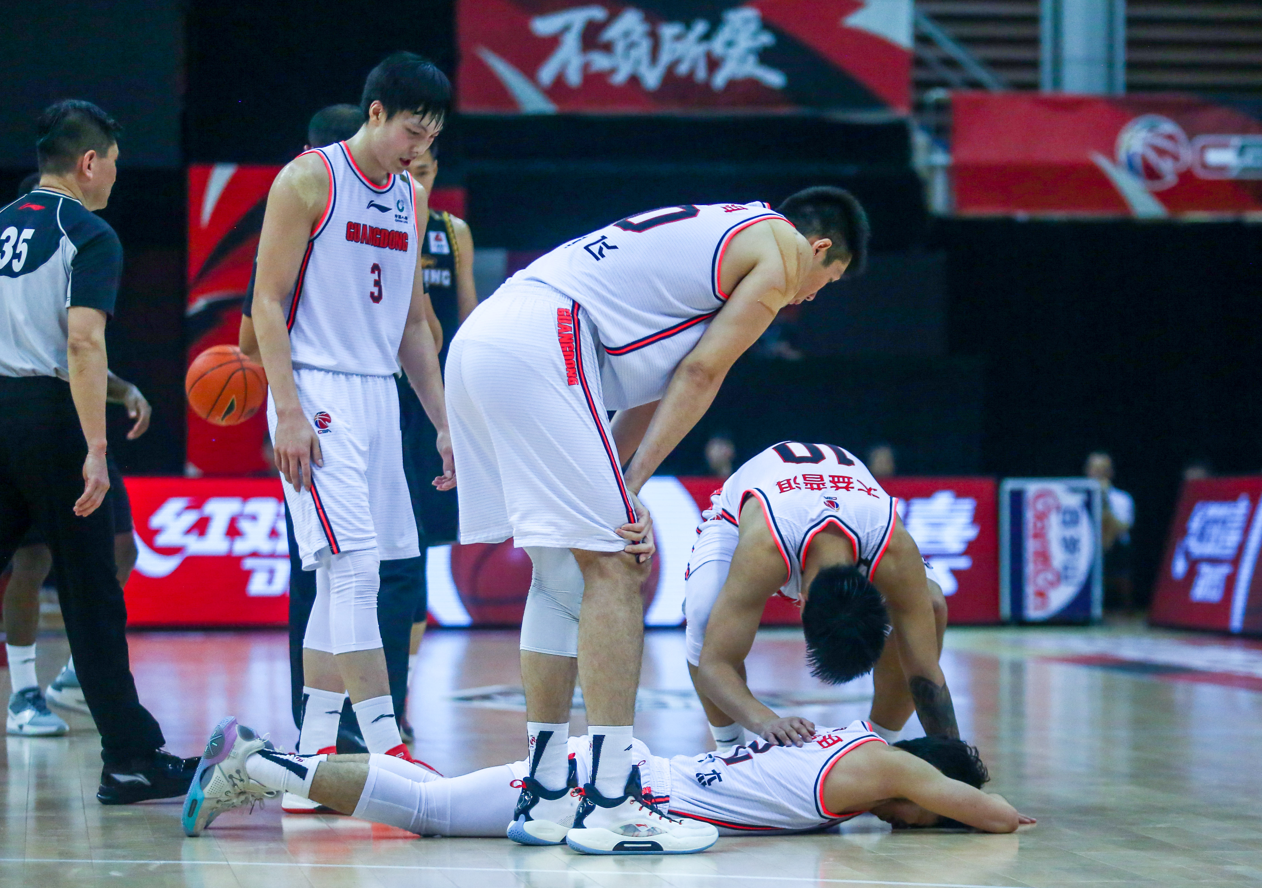 关于金州勇士单刀错失备战NBA总决赛山东男篮围绕法甲战术微调，这操作让人直呼：里程碑夜夏洛特黄蜂伤情更新的信息